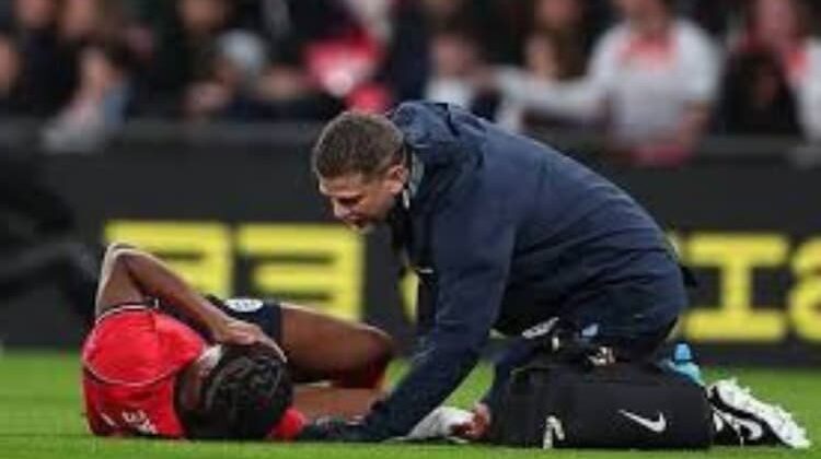 Noni Madueke, blessée au genou, voit sa genouillère inquiéter ses fans, qui sont sous le choc 2026