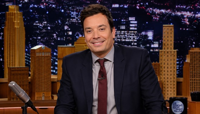 Jimmy Fallon Invite un Combattant Controversé et Provoque des Critiques
